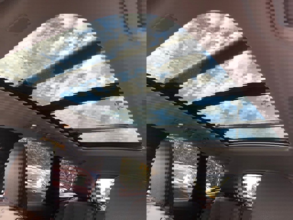 Used 2025 Volvo XC60 T8 Plus w/ Protection Package Premier image 14