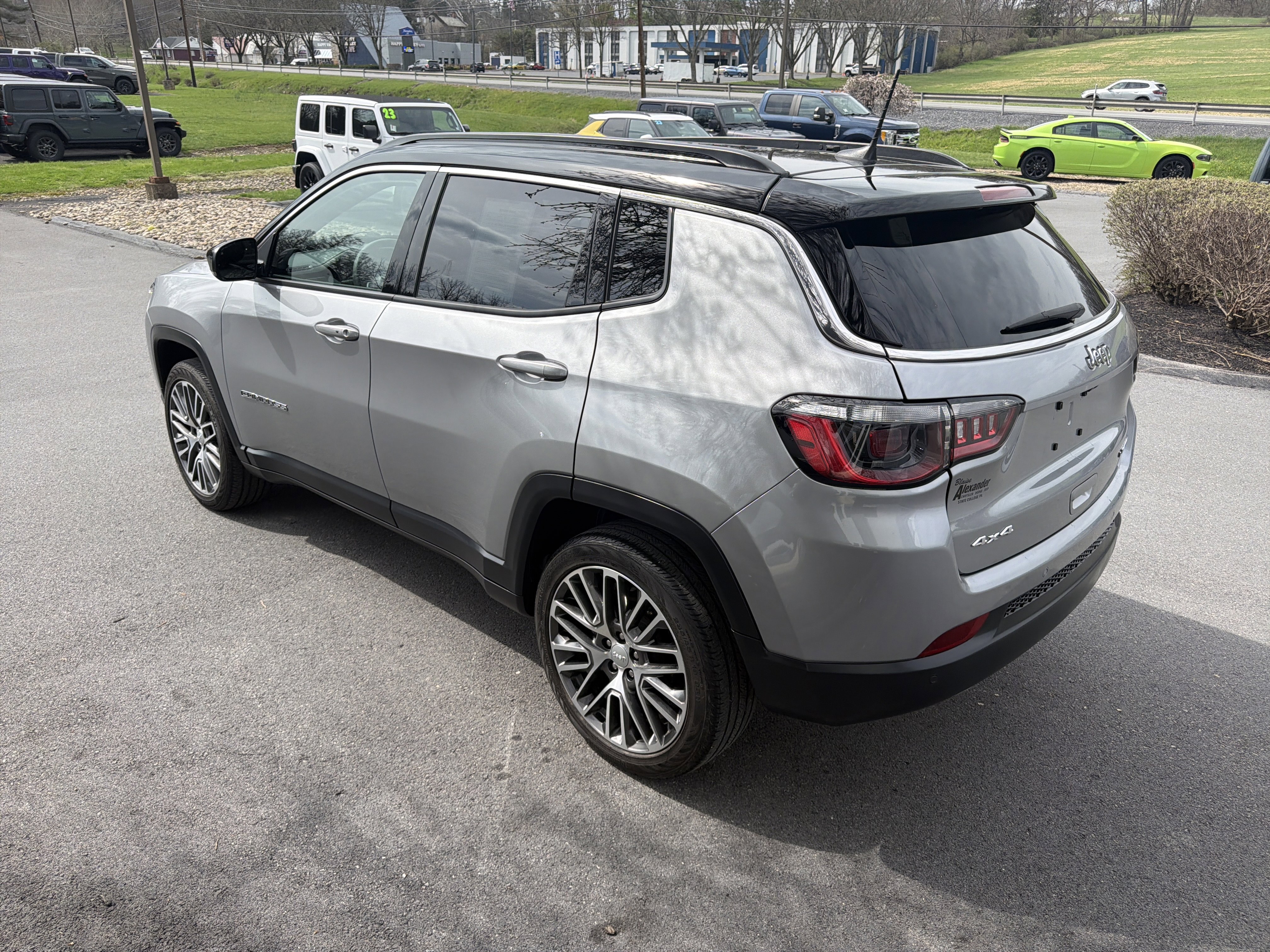 Used 2023 Jeep Compass Limited w/ Elite Group AWD/4WD image 6