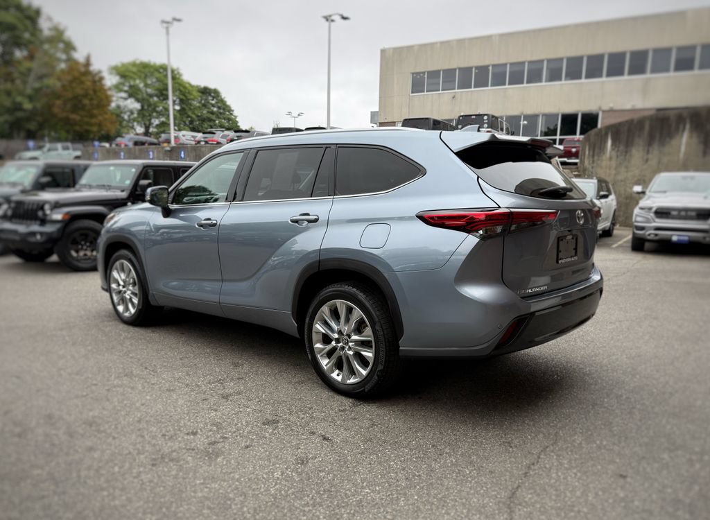 Used 2020 Toyota Highlander Limited FWD image 12