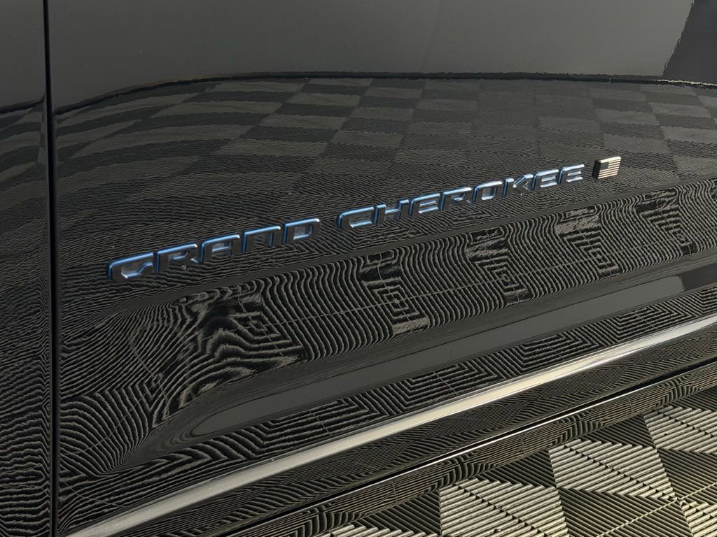 Used 2023 Jeep Grand Cherokee Summit image 14