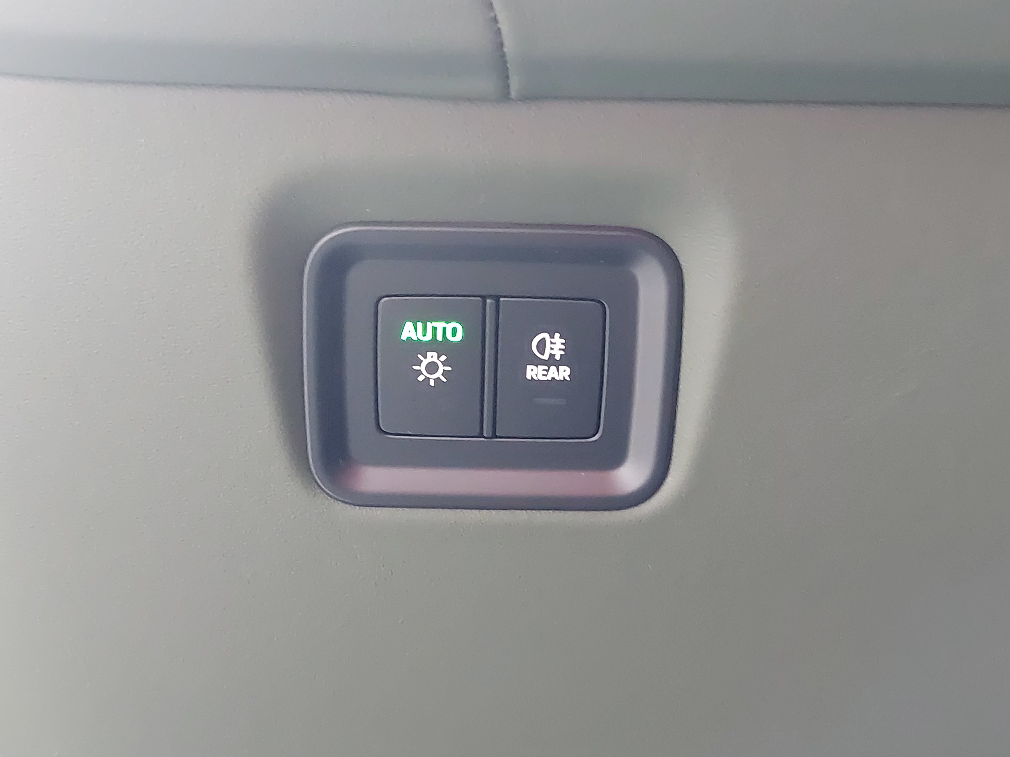 Certified 2025 Porsche Cayenne E-Hybrid AWD/4WD image 28