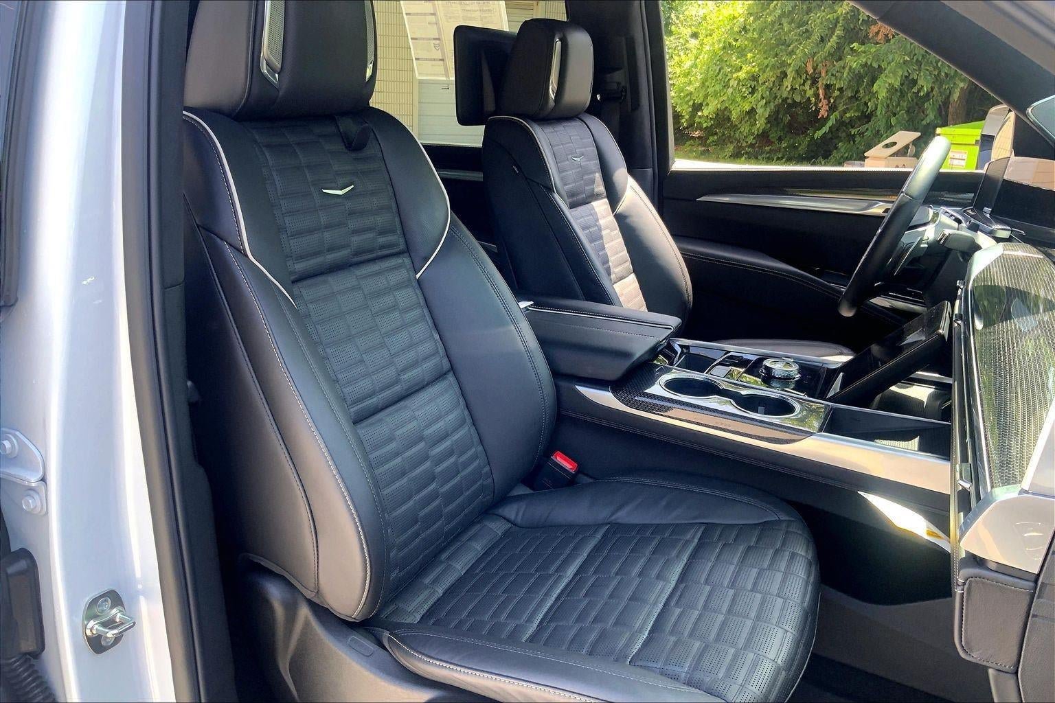 Certified 2026 Cadillac Escalade ESV V AWD/4WD image 7