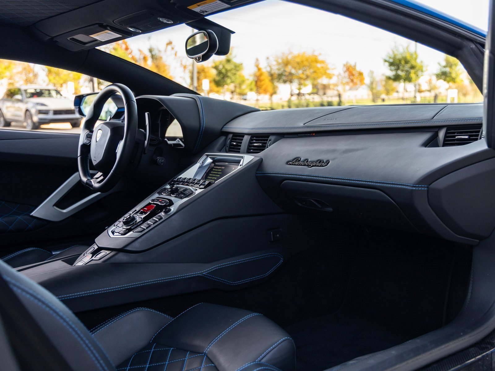 Used 2018 Lamborghini Aventador S image 42