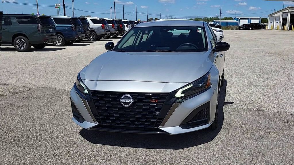 Used 2024 Nissan Altima 2.5 SR image 3