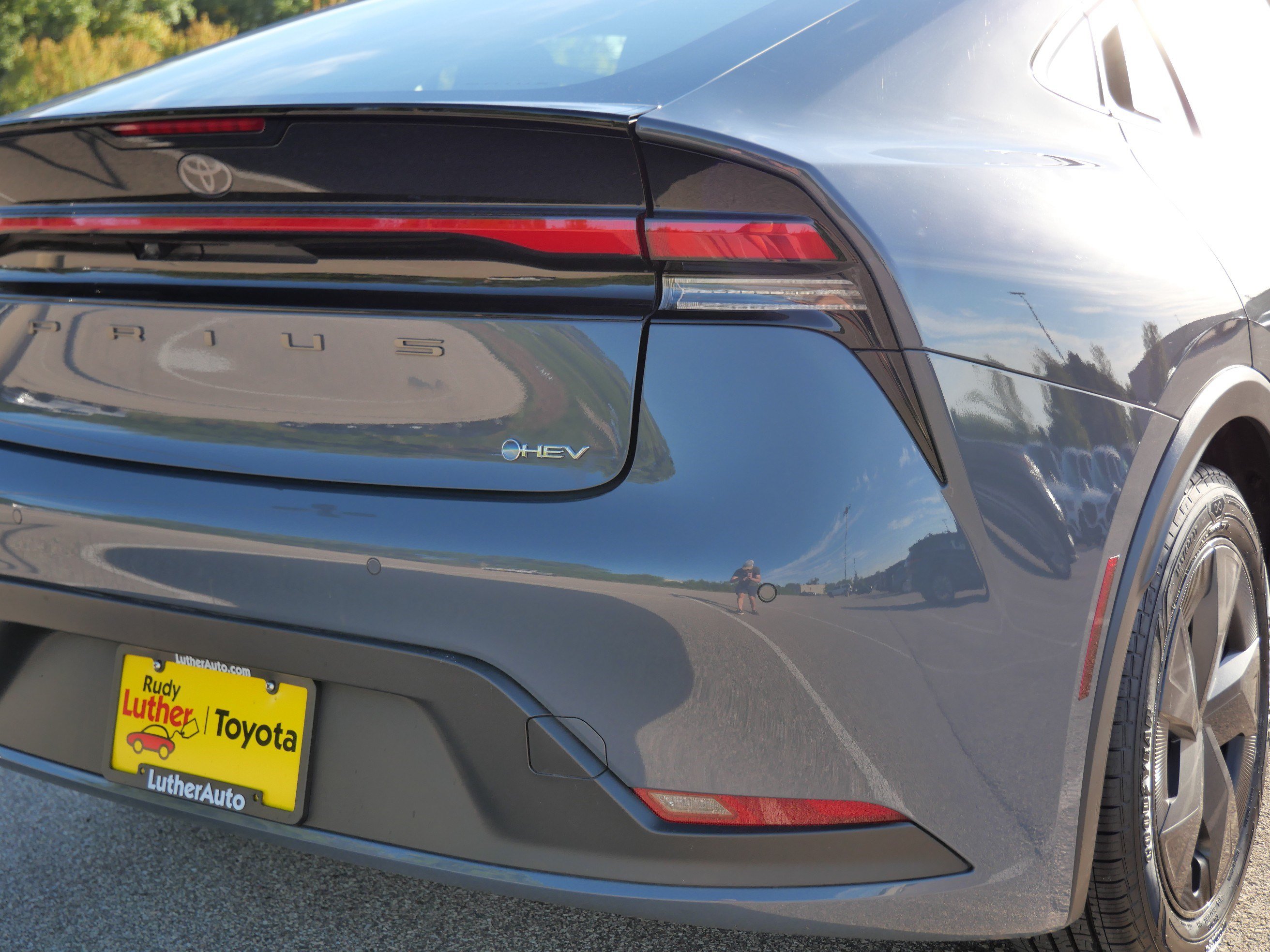Certified 2025 Toyota Prius LE FWD image 18