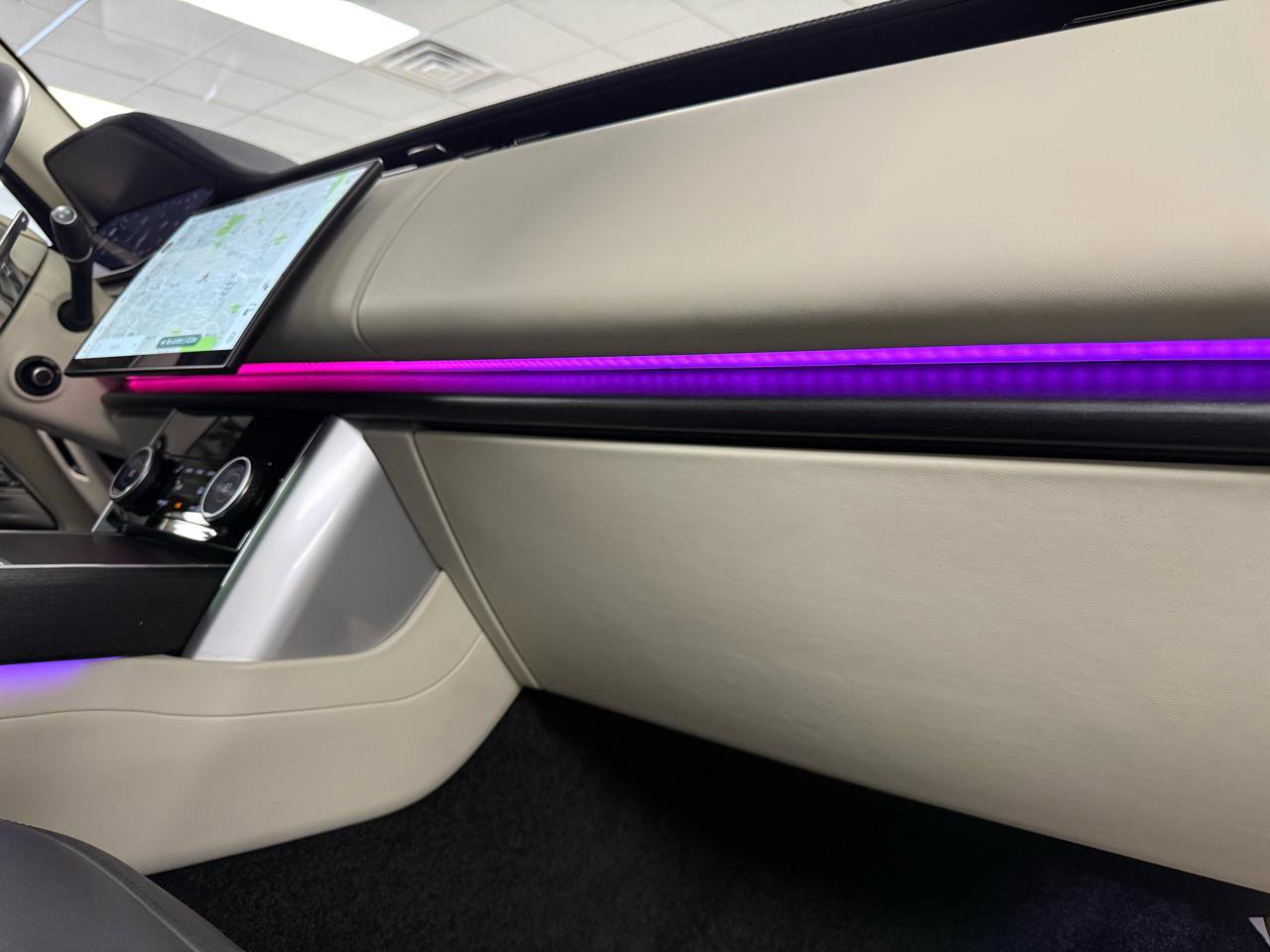 Used 2023 Land Rover Range Rover SE image 31