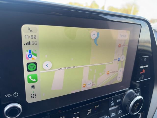 Used 2024 Toyota Highlander XLE FWD image 3