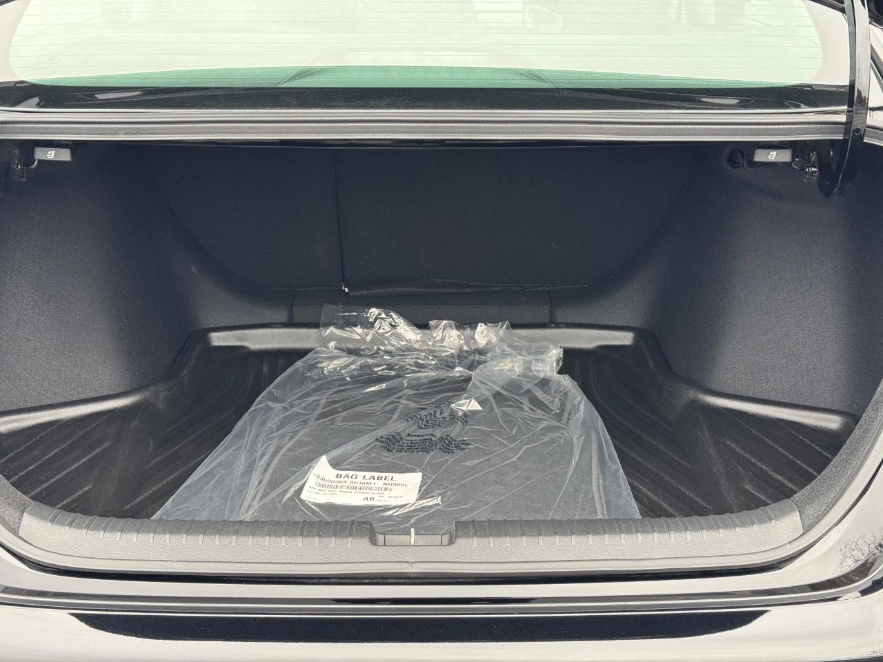 Certified 2025 Honda Accord SE image 5