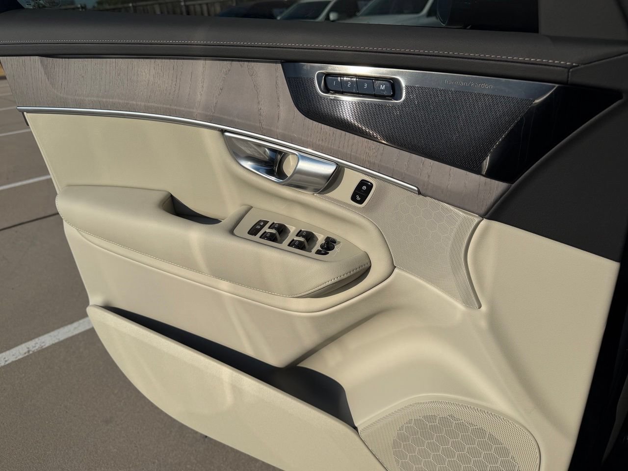 New 2027 Volvo XC90 B6 Ultra AWD/4WD image 13