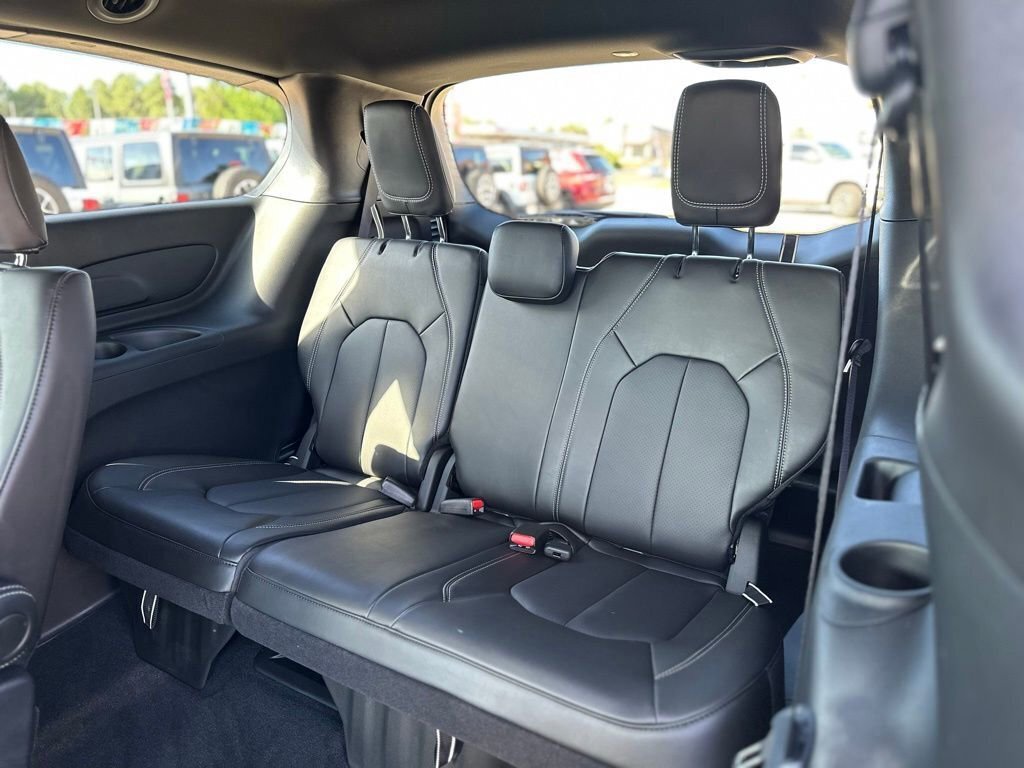 New 2025 Chrysler Pacifica Select image 27