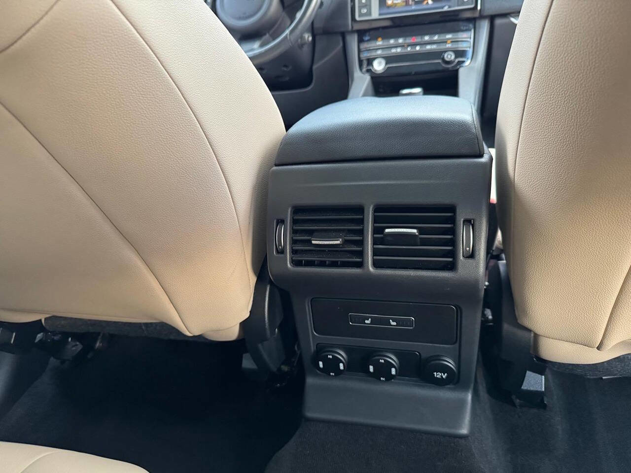 Used 2018 Jaguar F-PACE Premium image 34