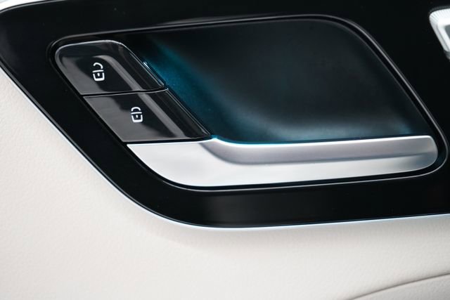 Used 2025 Mercedes-Benz C 300 4MATIC Sedan image 29