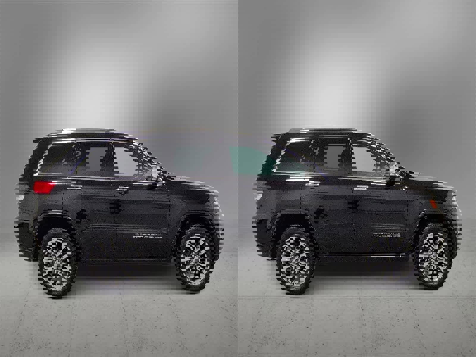 Used 2018 Jeep Grand Cherokee Overland image 9