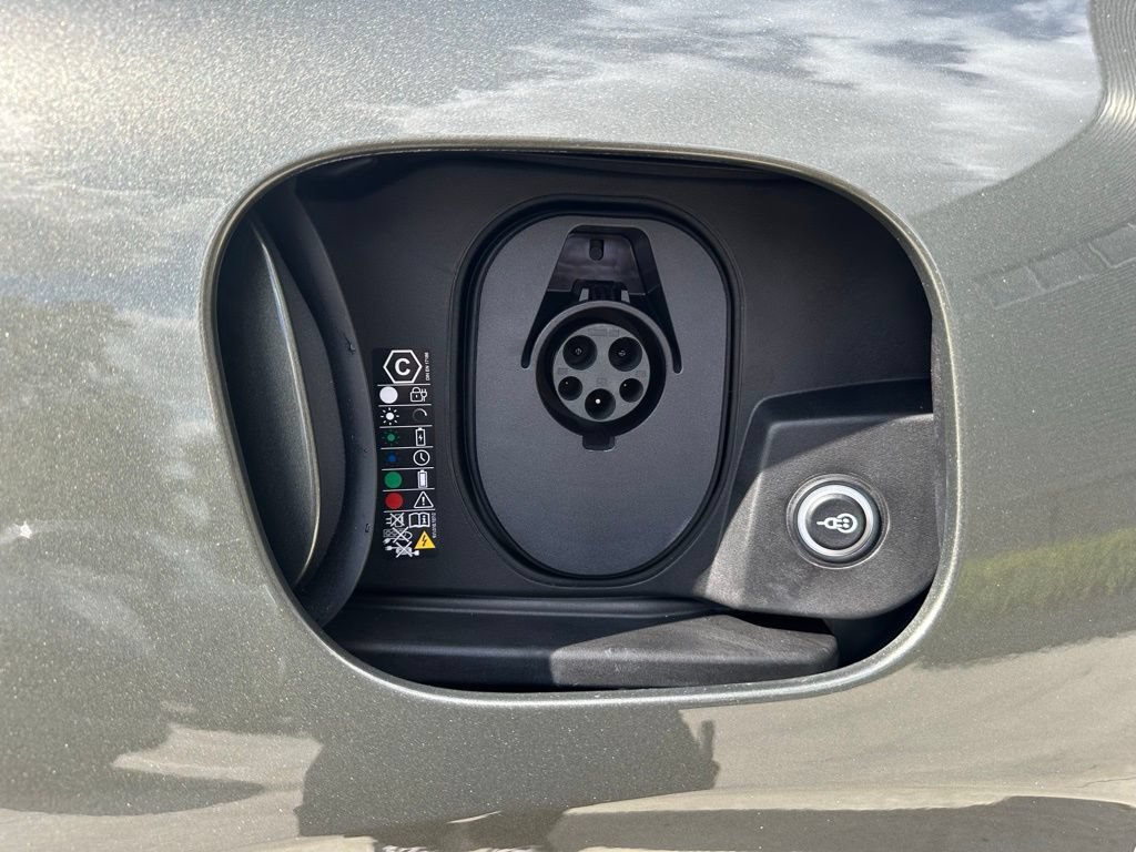 Used 2026 Porsche Macan Electric RWD image 45