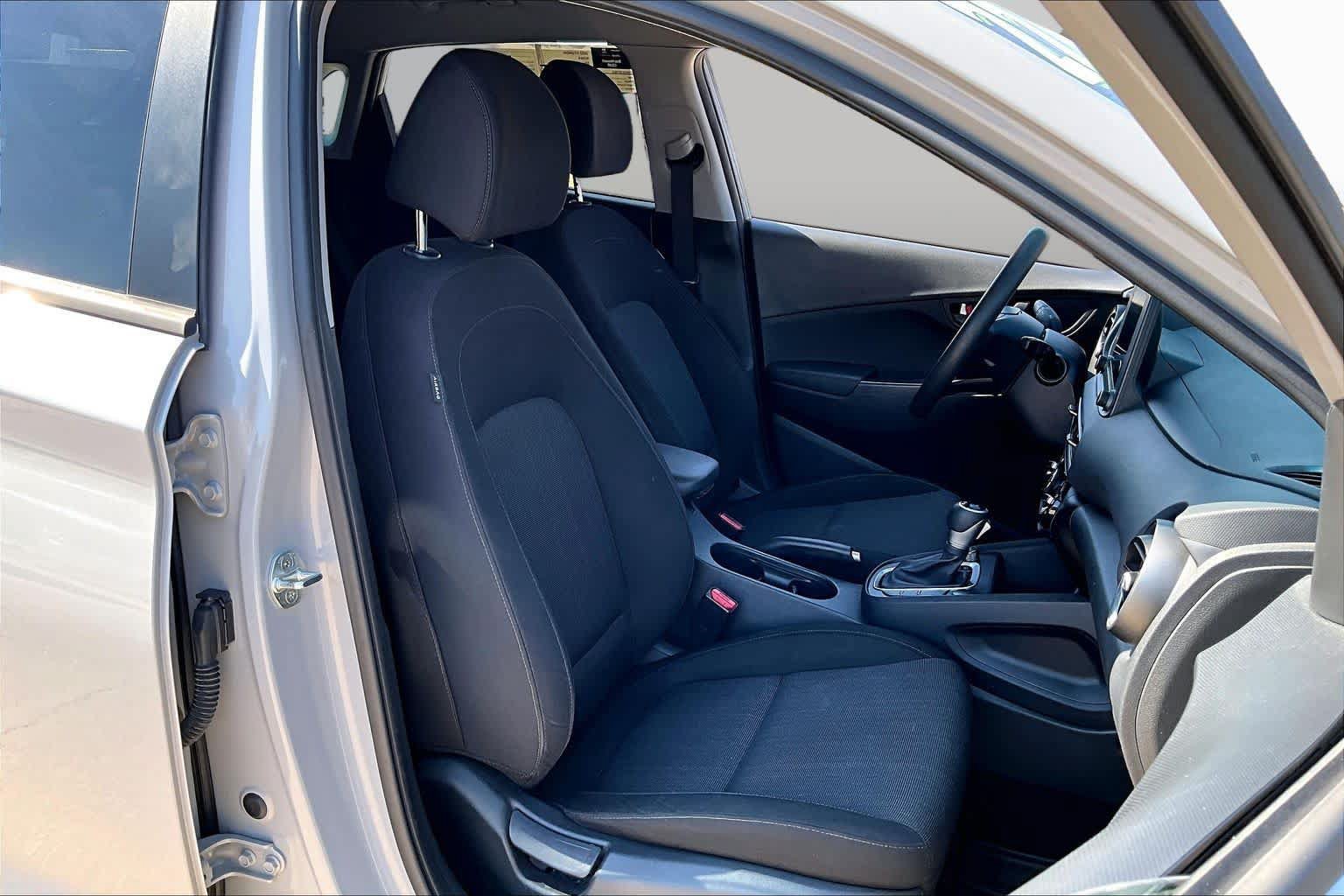 Used 2022 Hyundai Kona SEL FWD image 6