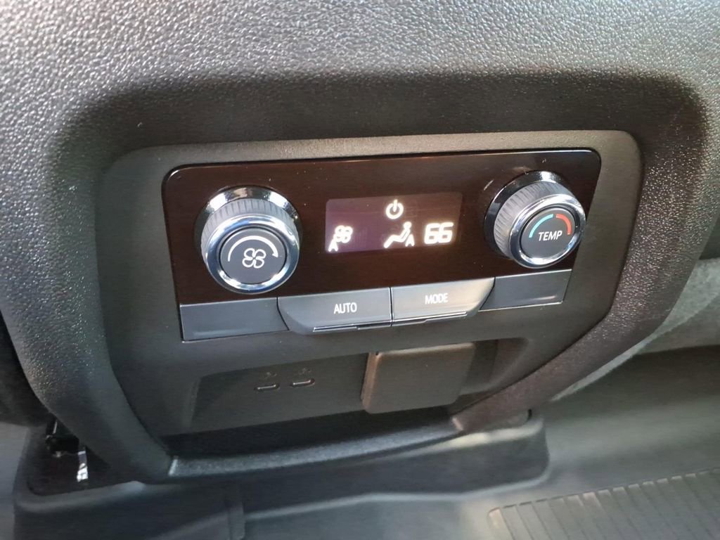 Used 2025 Chevrolet Traverse LT w/ Enhanced Driving Package AWD/4WD image 15
