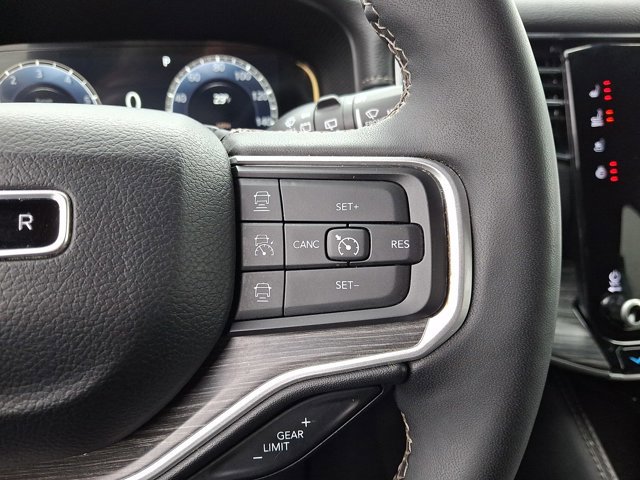 Used 2024 Jeep Wagoneer L Series II w/ Flexible Seating Group image 23