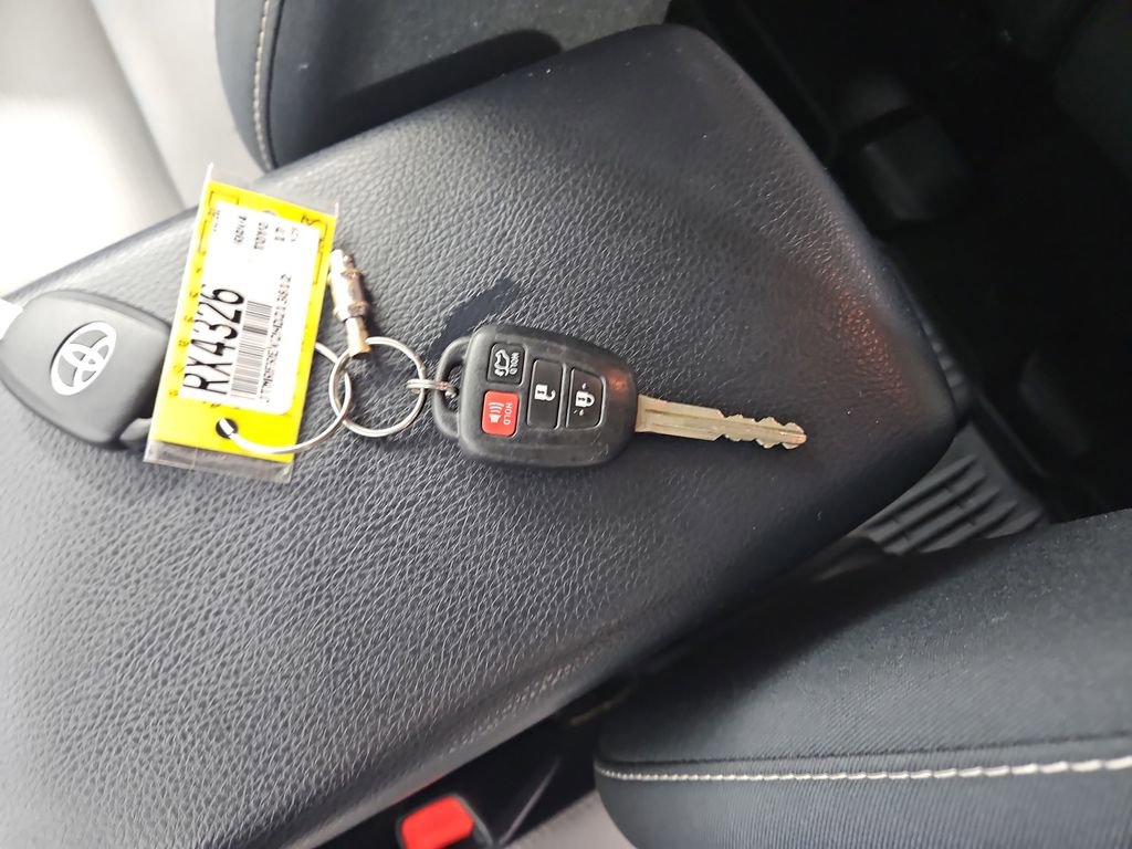 Used 2017 Toyota RAV4 XLE image 29