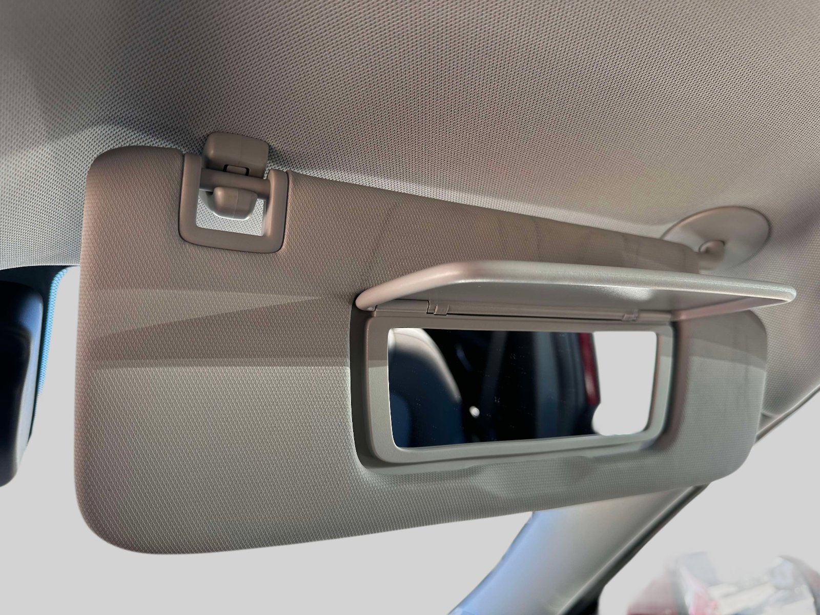 Used 2025 Chevrolet Trax LT w/ Driver Confidence Package image 33