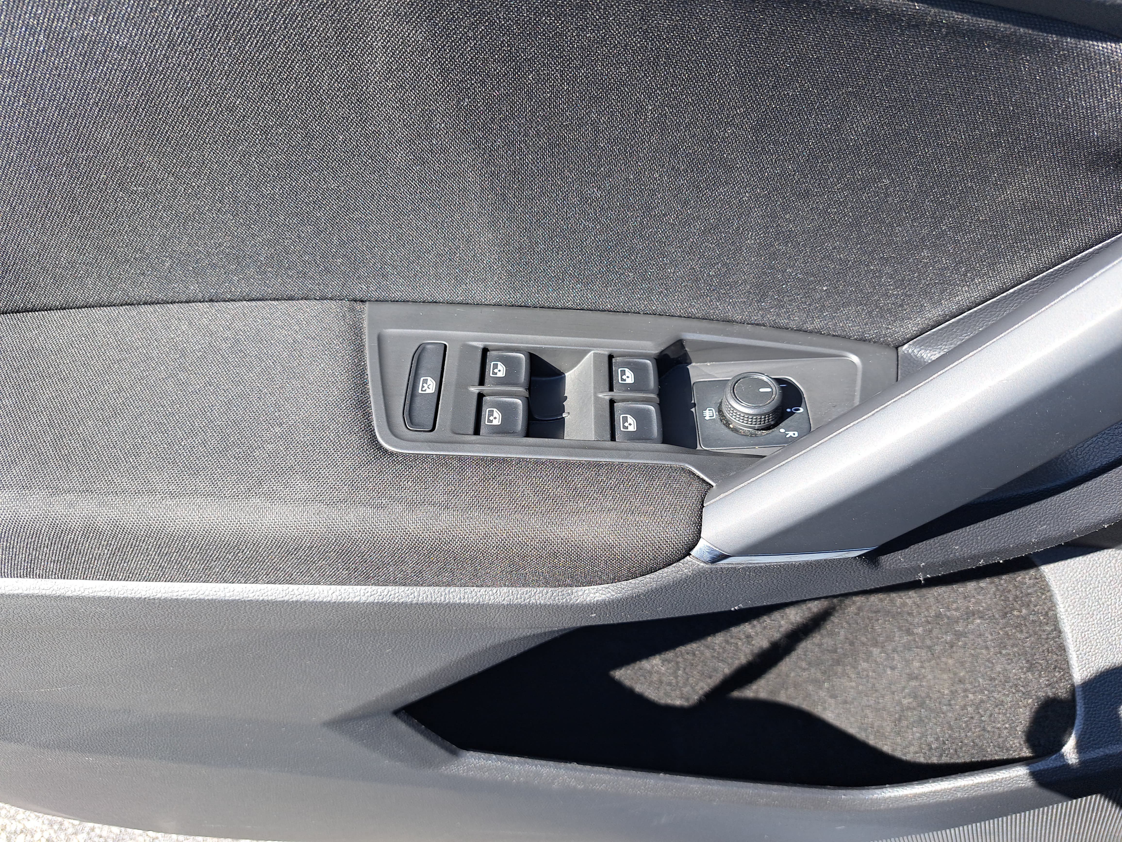 Used 2020 Volkswagen Tiguan S FWD image 27