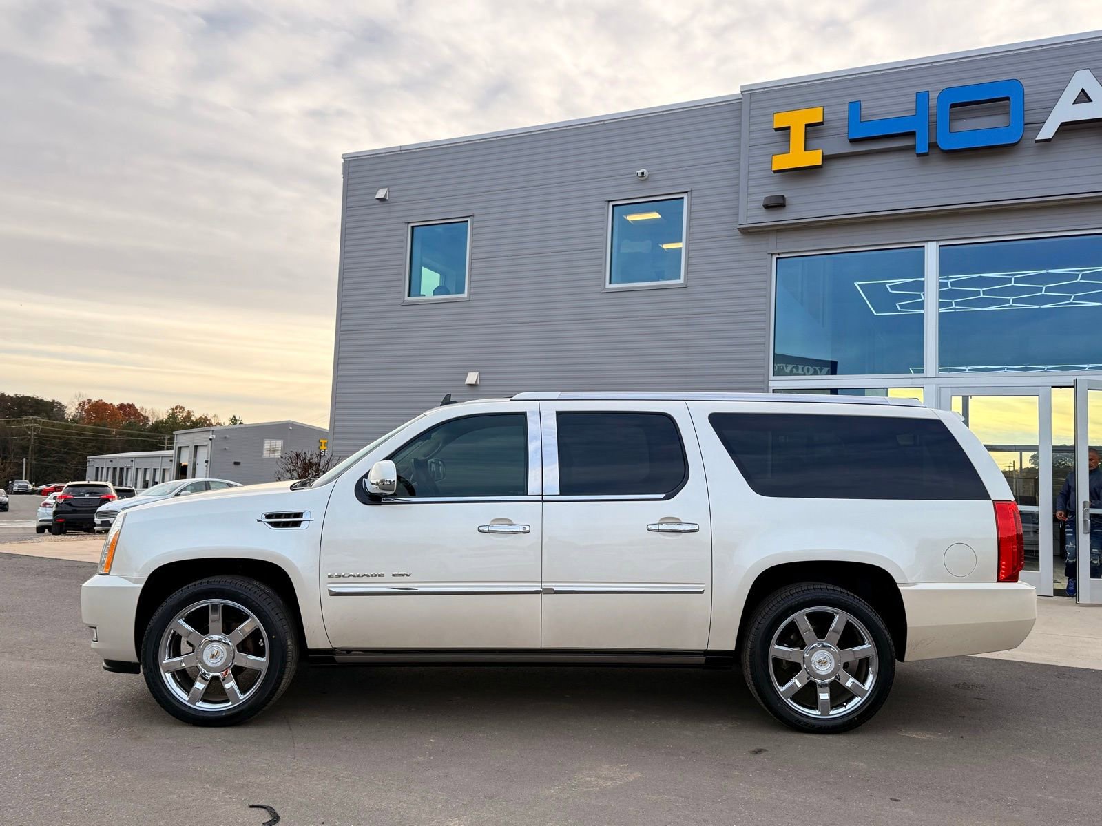 Used 2012 Cadillac Escalade ESV Luxury image 7