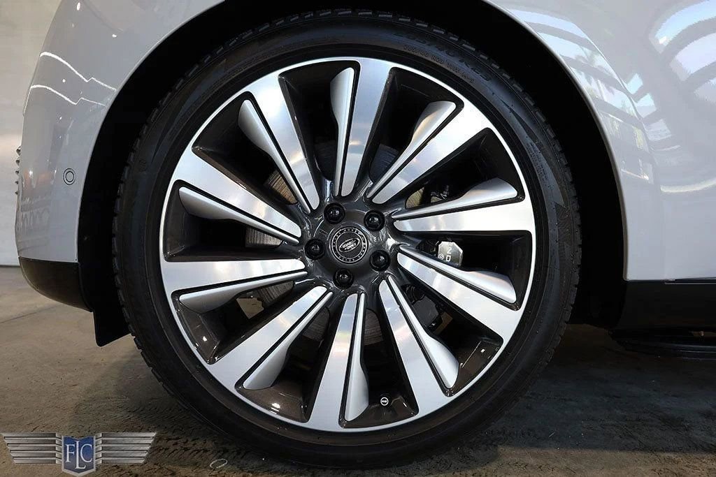 Used 2023 Land Rover Range Rover SV image 41