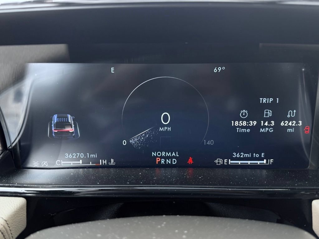 Used 2022 Lincoln Navigator 4WD image 40