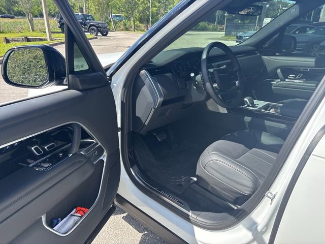 Used 2025 Land Rover Range Rover SE AWD/4WD image 15