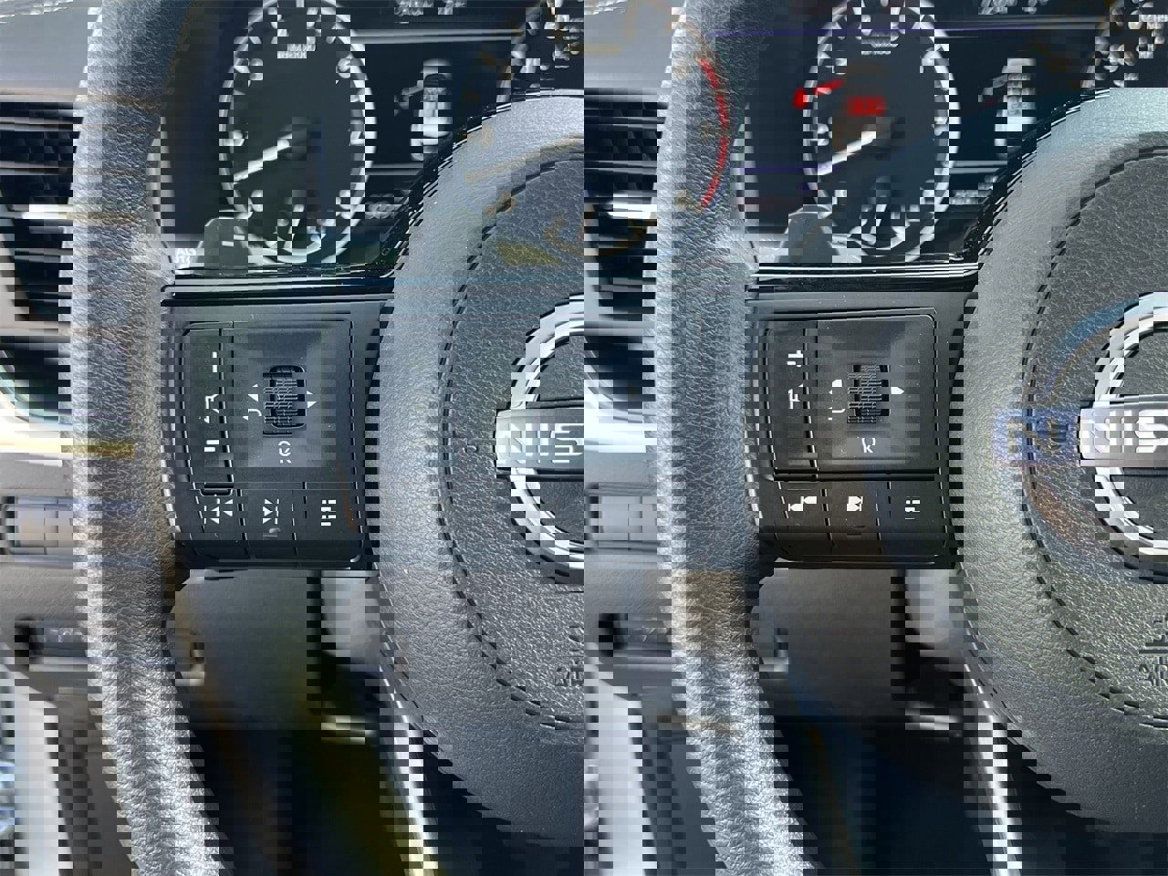 Certified 2023 Nissan Rogue SV image 11