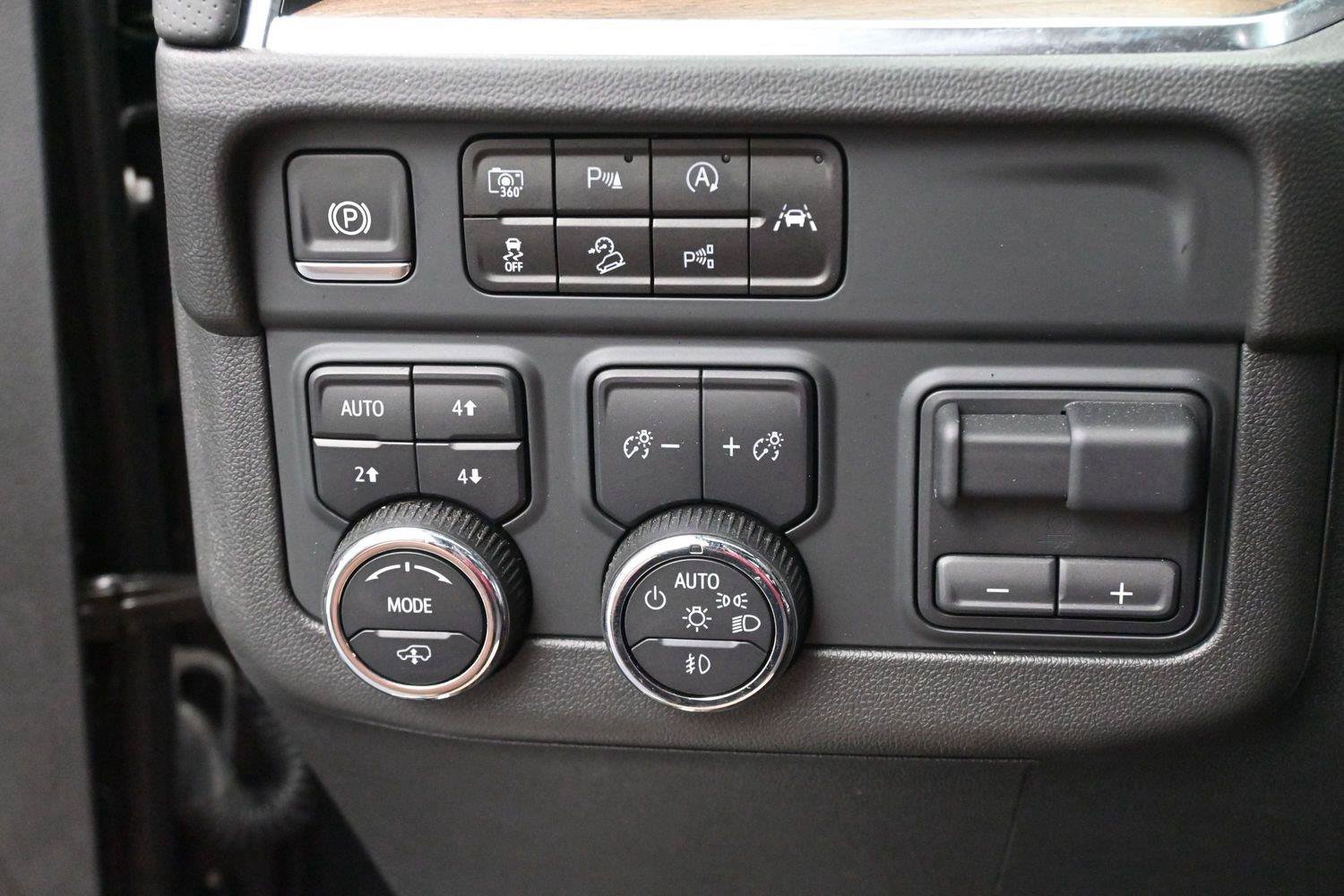 Used 2025 Chevrolet Suburban High Country AWD/4WD image 22