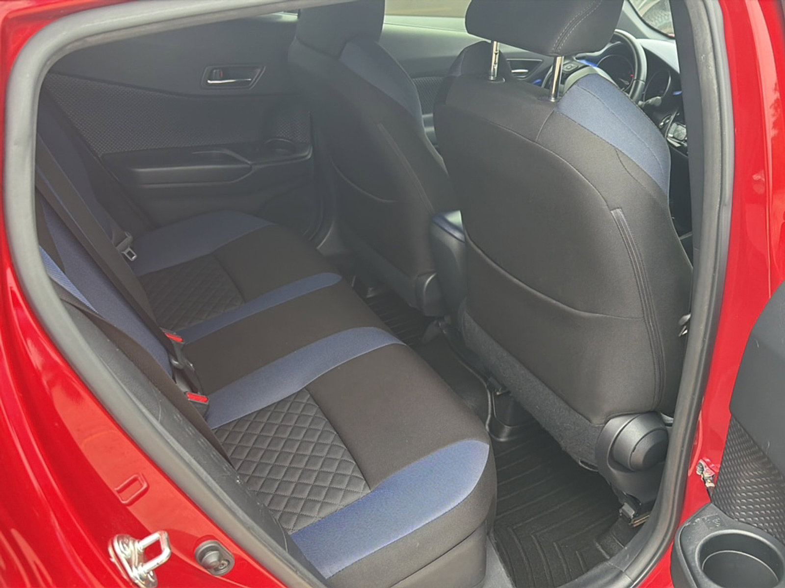 Used 2020 Toyota C-HR XLE FWD image 9