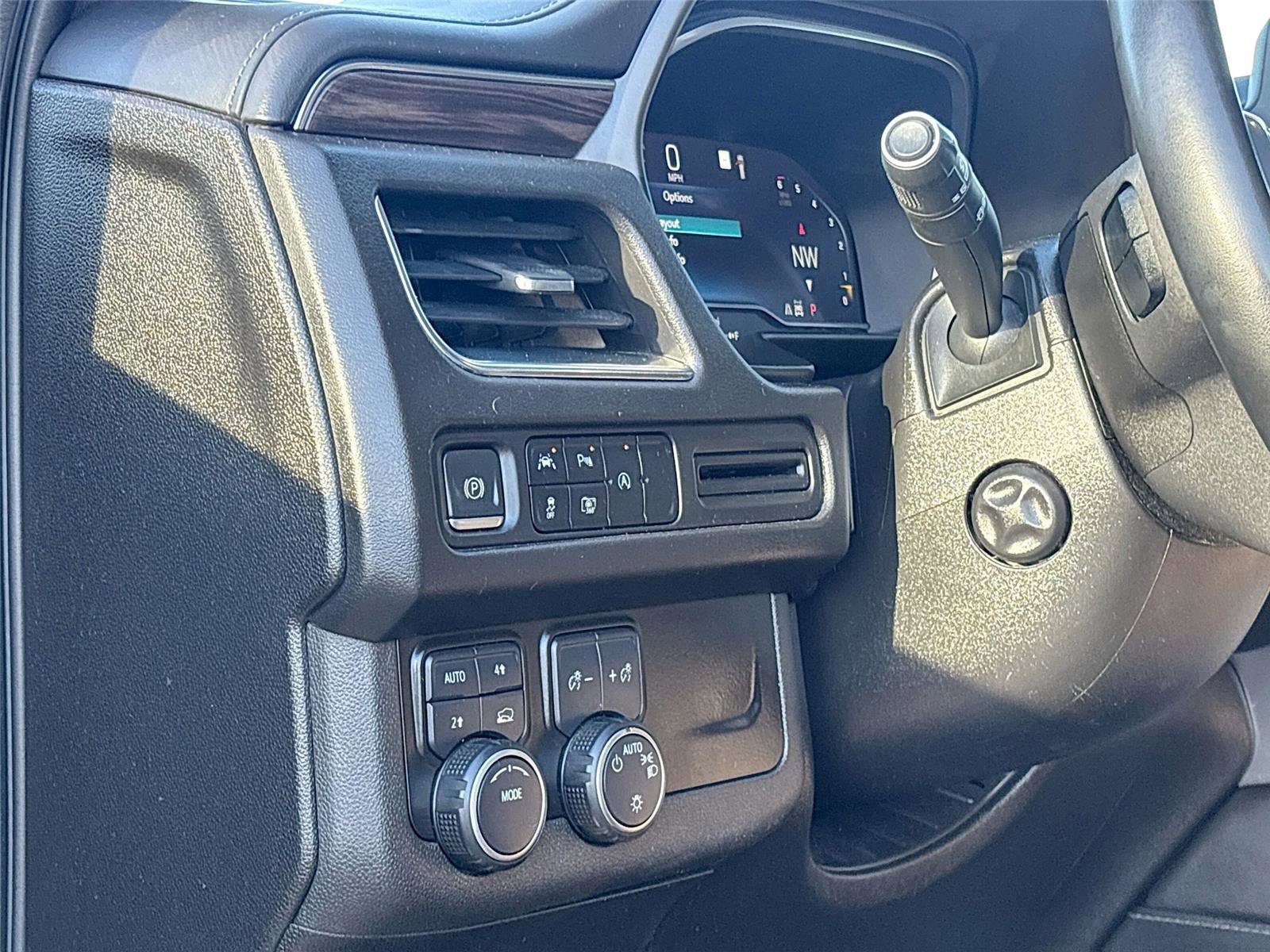 Used 2023 Chevrolet Suburban LT w/ Luxury Package image 10