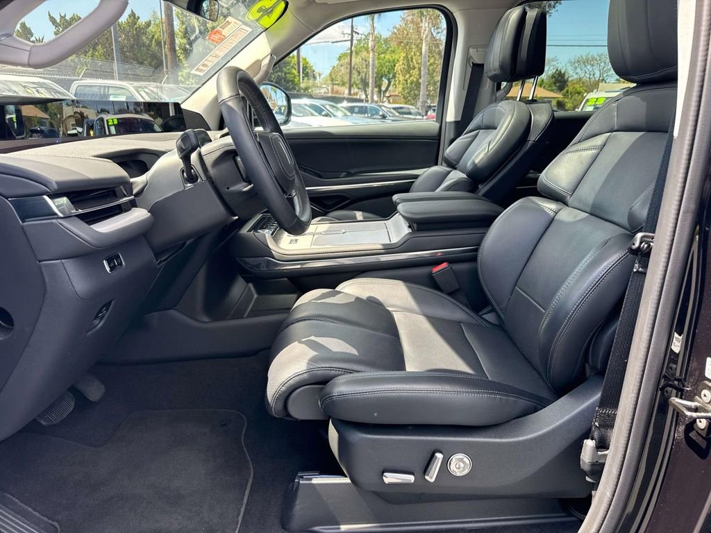 Used 2025 Lincoln Navigator Reserve image 22