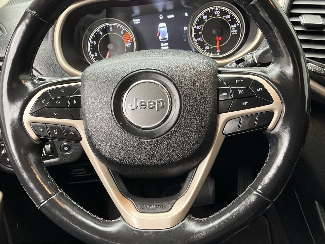 Used 2018 Jeep Cherokee Limited AWD/4WD image 13