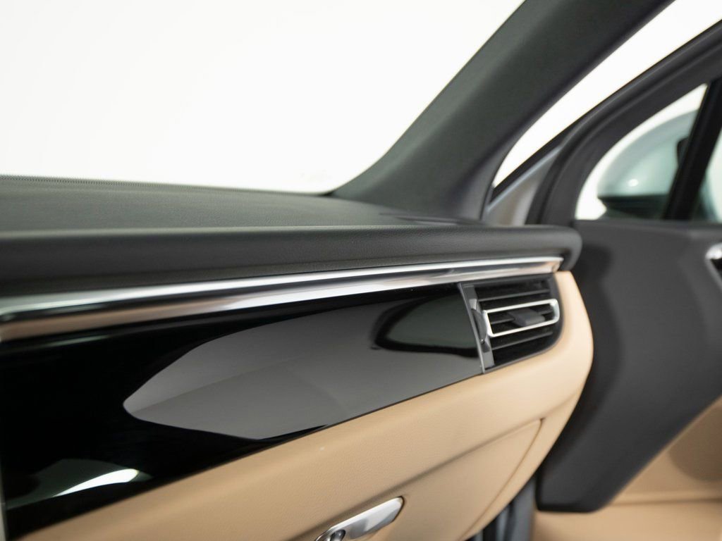 Certified 2021 Porsche Macan AWD/4WD image 27