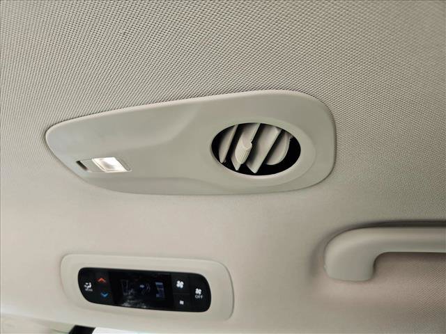 Used 2024 Chrysler Voyager LX FWD image 16