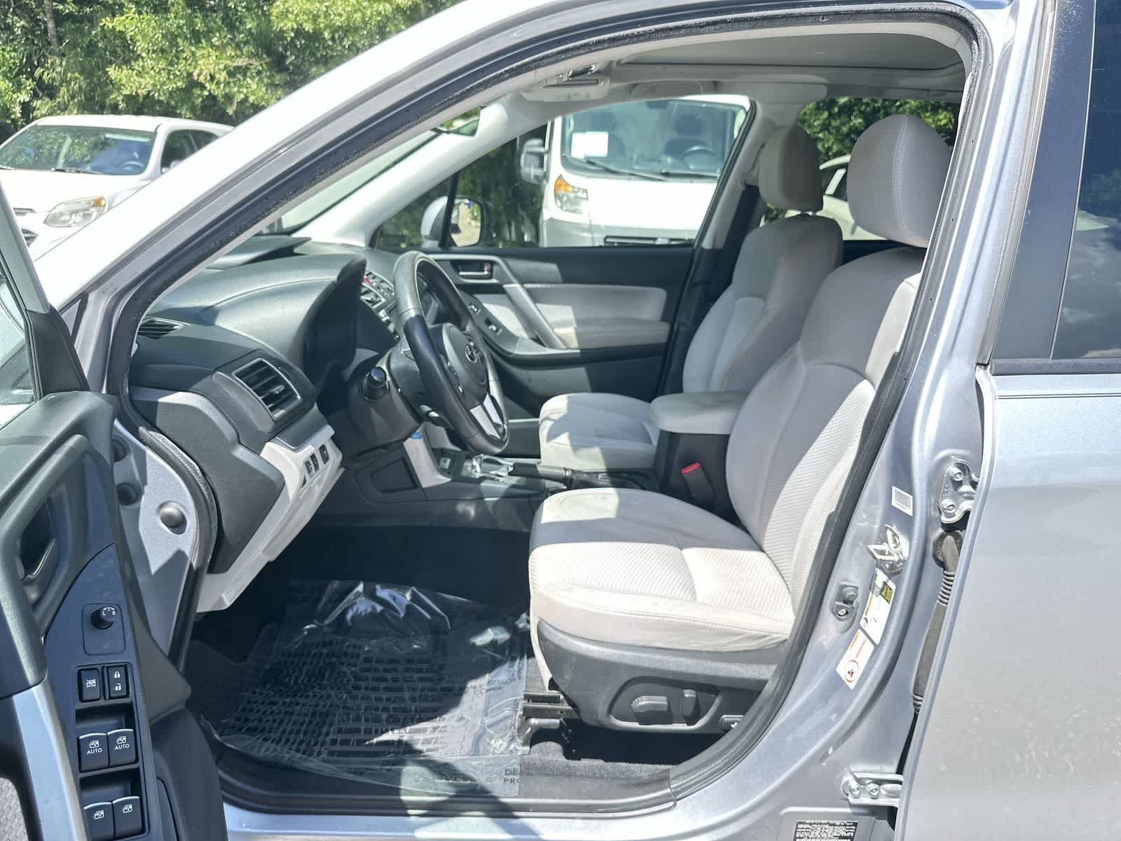 Used 2017 Subaru Forester 2.5i Premium AWD/4WD image 2