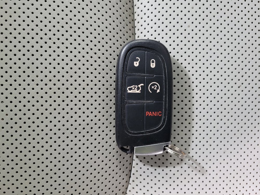 Used 2019 Jeep Cherokee Limited image 32