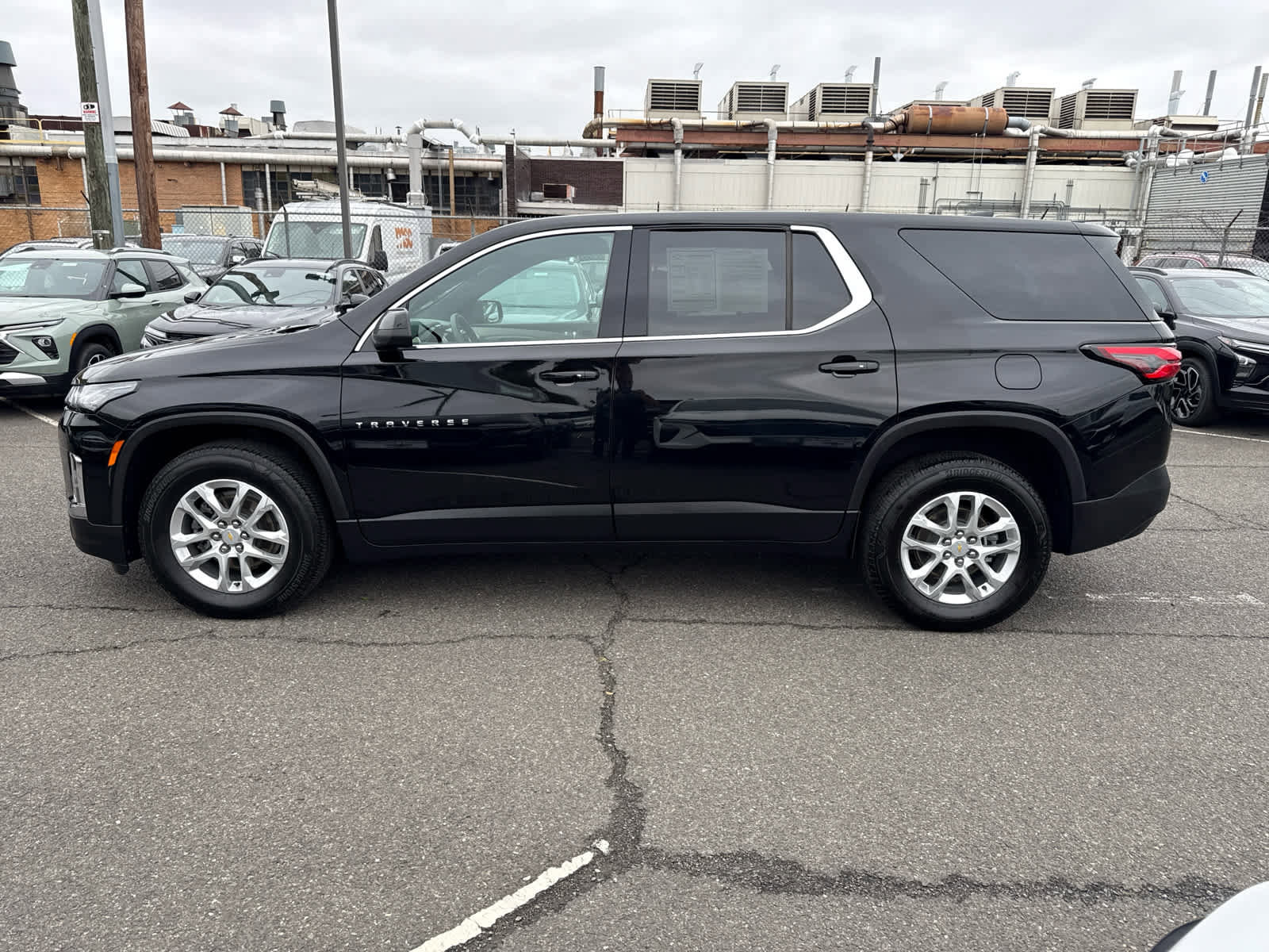 Used 2023 Chevrolet Traverse LS image 5