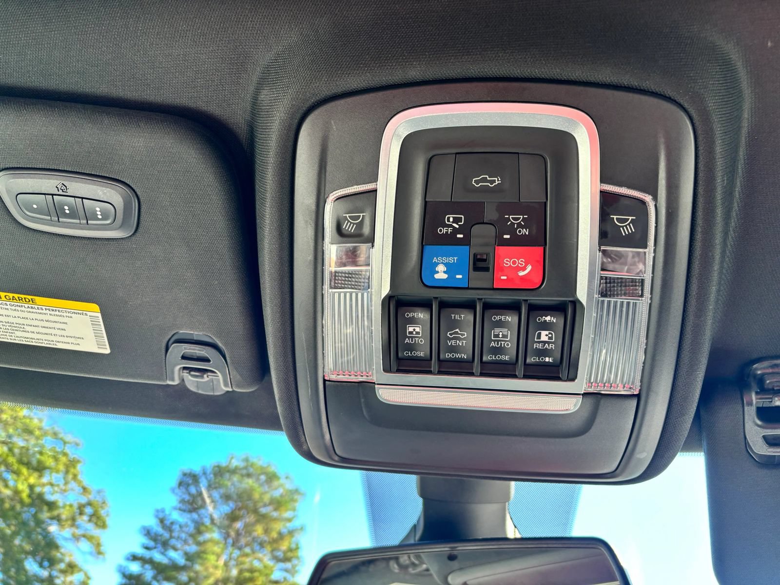 Used 2019 RAM 1500 Laramie AWD/4WD image 33