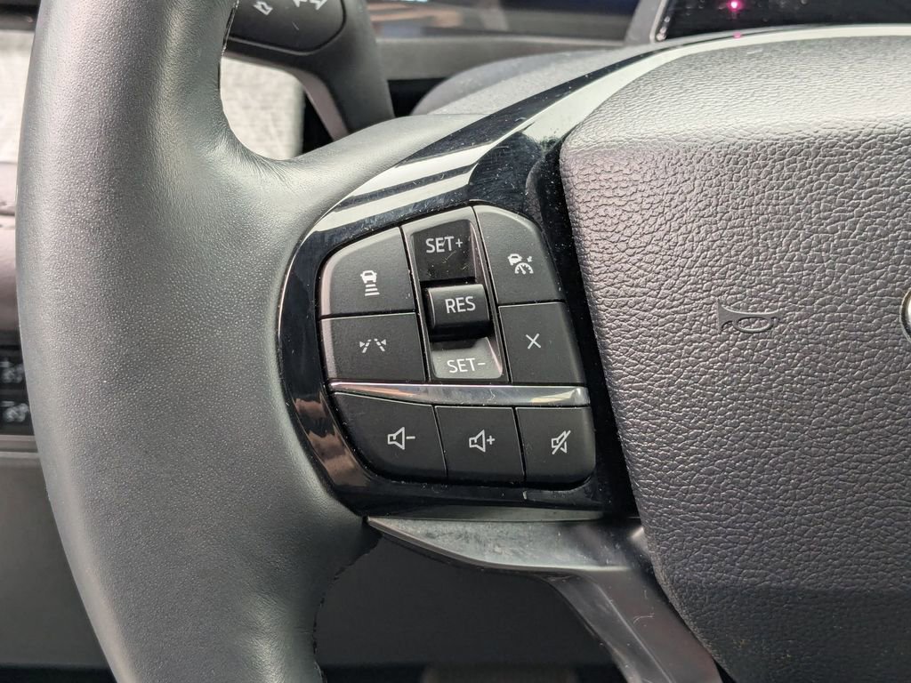Used 2025 Ford Explorer Platinum w/ LUX Leather Package AWD/4WD image 18