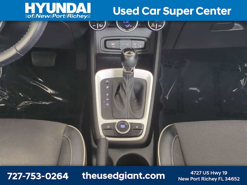 Certified 2024 Hyundai Venue Limited FWD image 20