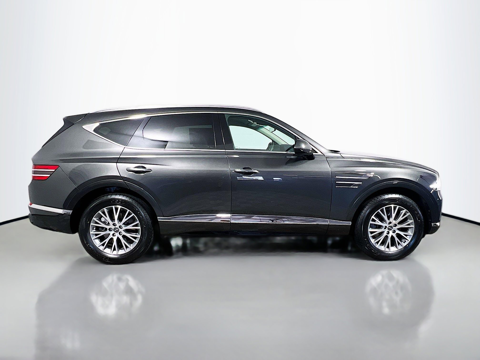 Used 2024 Genesis GV80 2.5T image 3