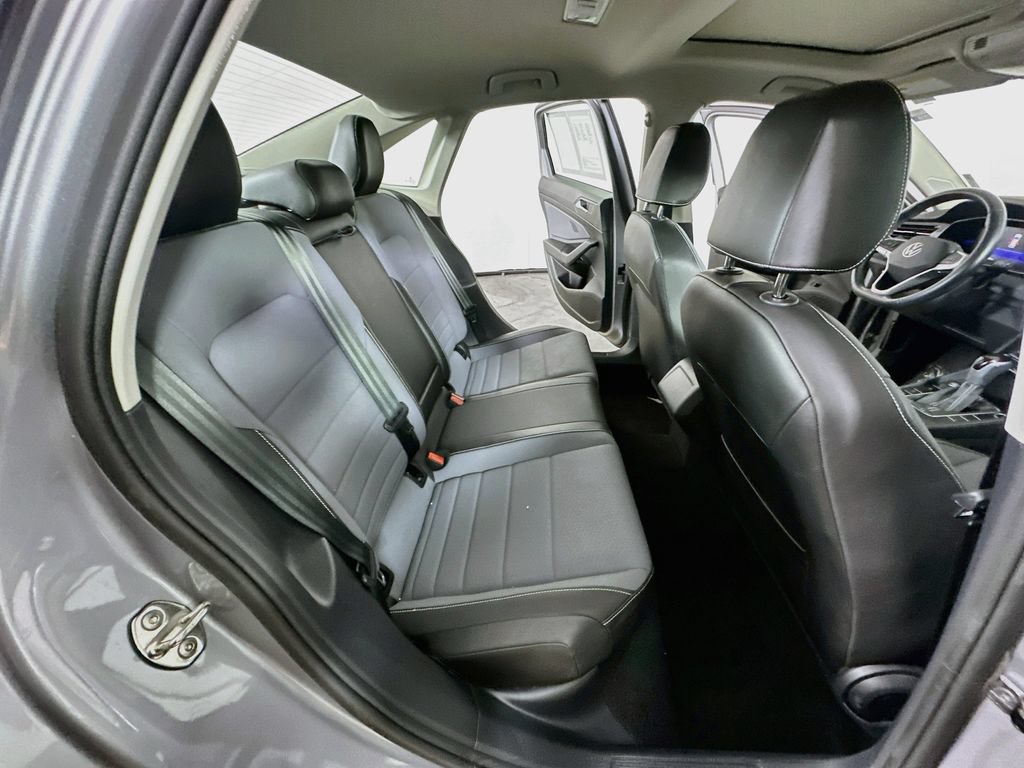 Used 2025 Volkswagen Jetta SE FWD image 12