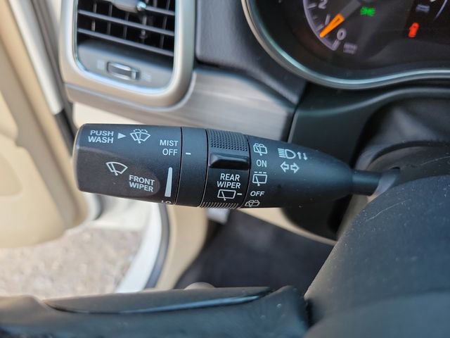 Used 2021 Jeep Grand Cherokee Laredo RWD image 30
