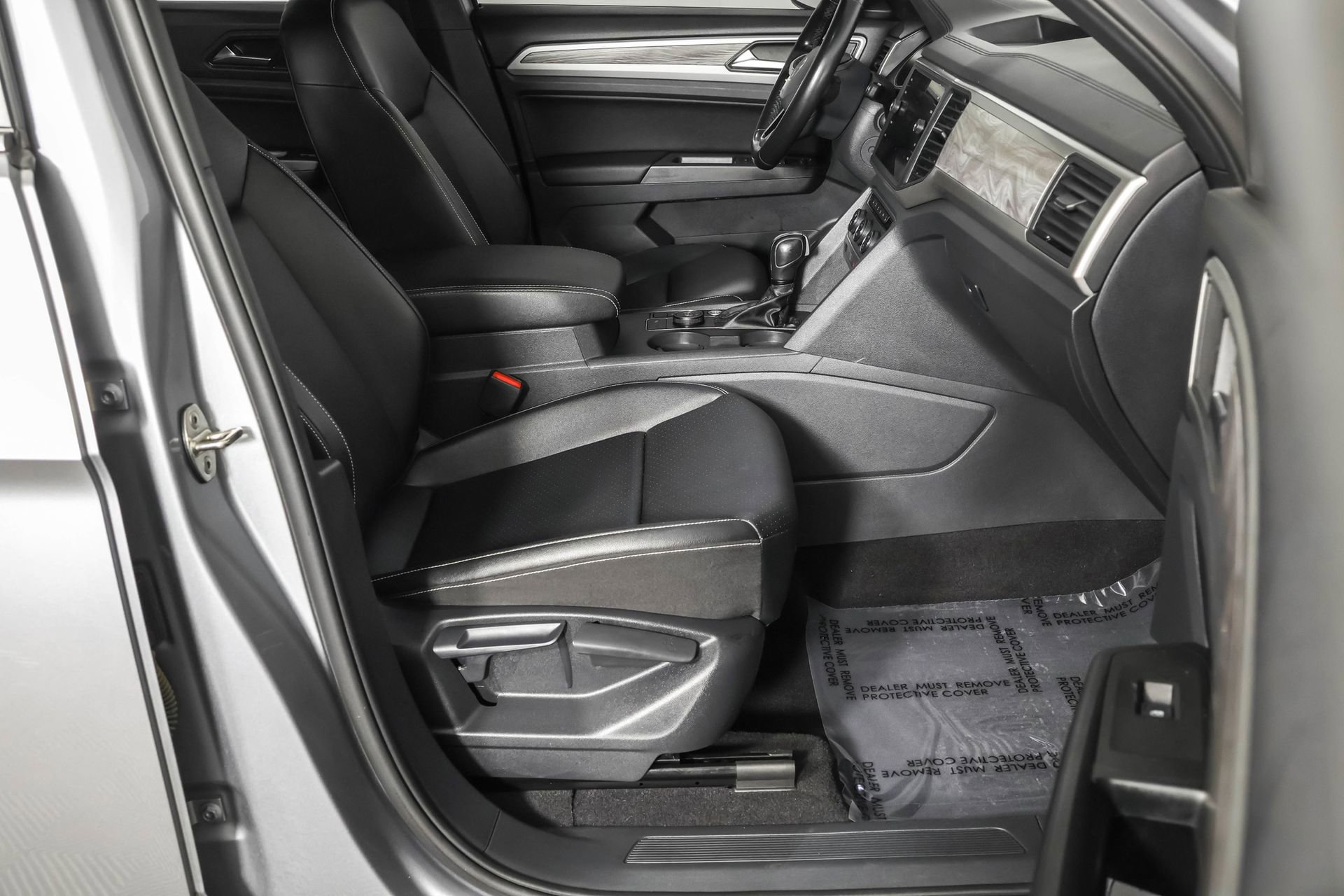 Used 2020 Volkswagen Atlas Cross Sport SE w/ Panoramic Sunroof Package image 44