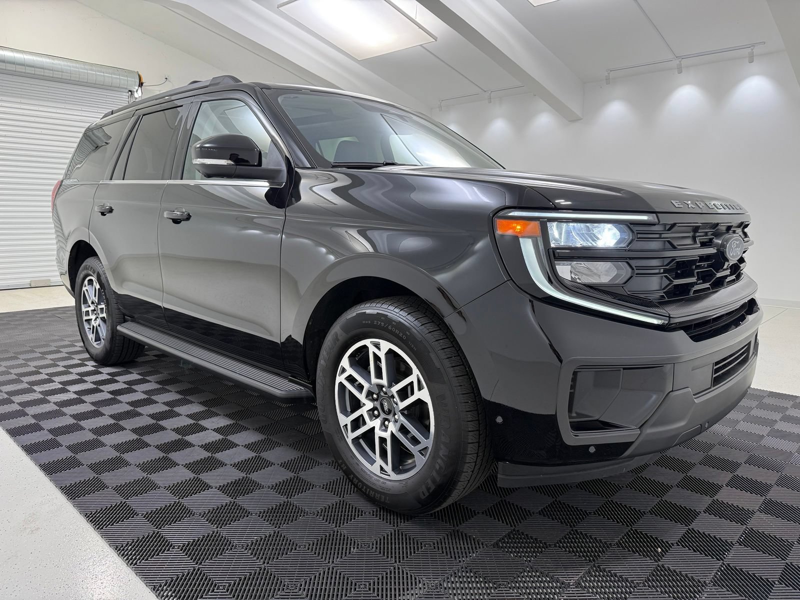 New 2025 Ford Expedition Active RWD image 1