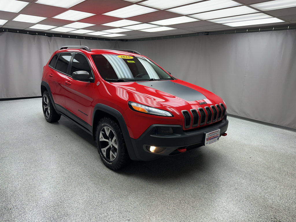 Used 2018 Jeep Cherokee Trailhawk w/ Cold Weather Group AWD/4WD image 5