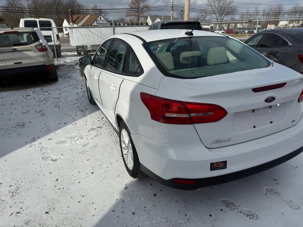 Used 2016 Ford Focus SE image 4