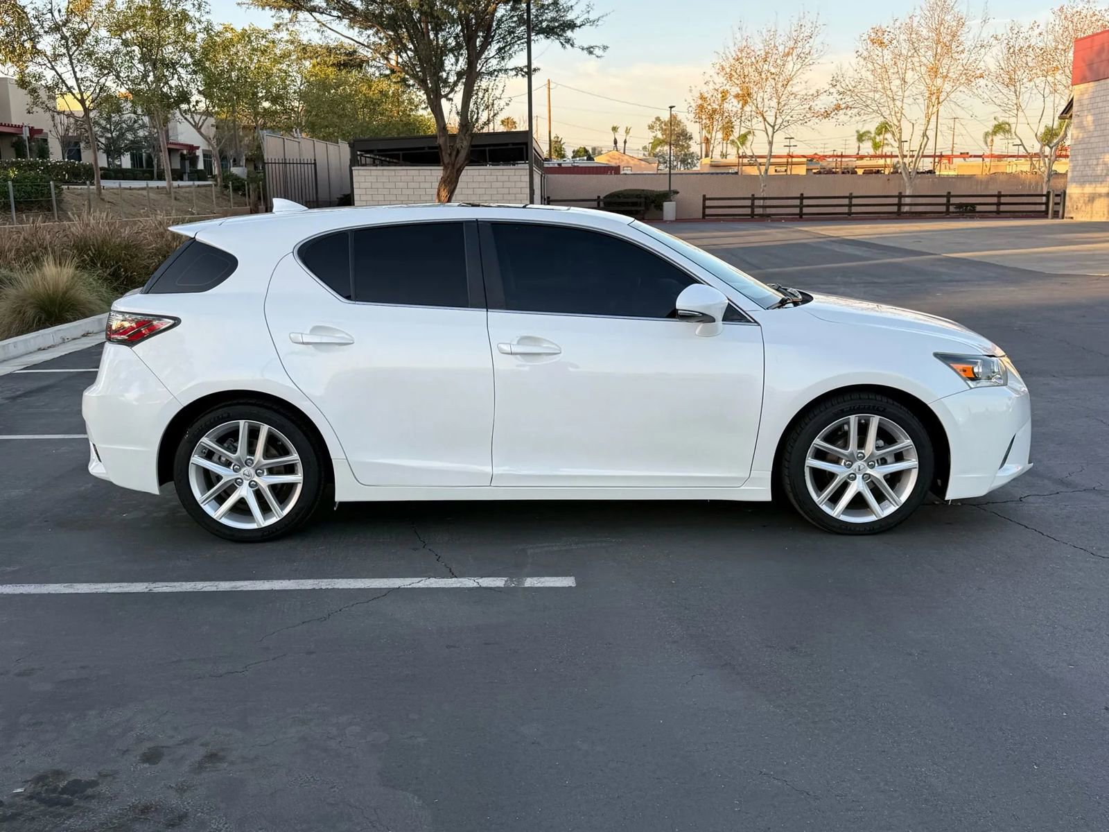 Used 2014 Lexus CT 200h Premium image 4